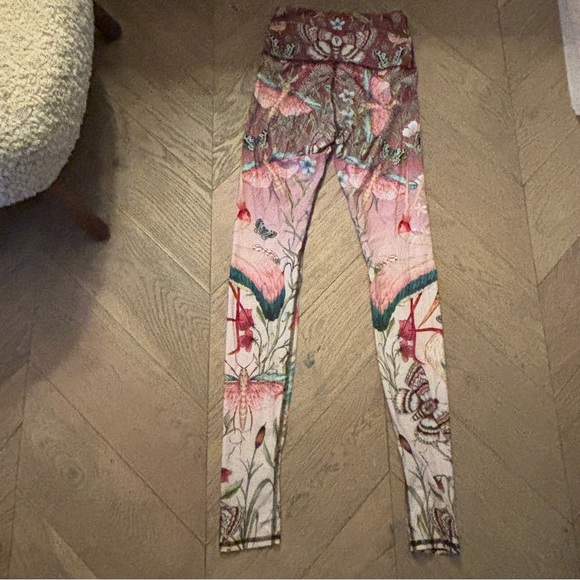 Yoga Democracy Legging - Pretty in Pink - Picture 2 of 3